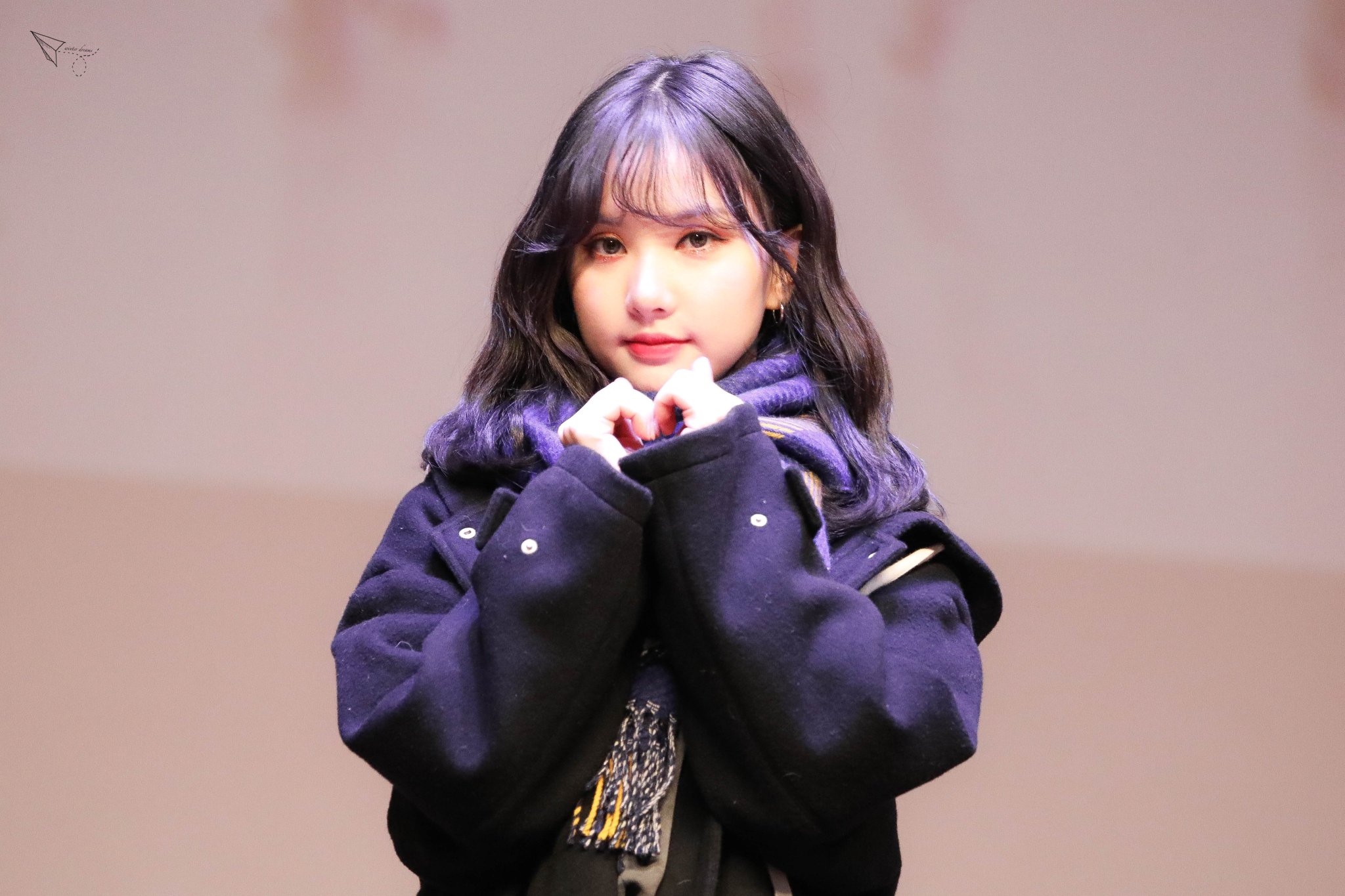 DxcJts_VYAEHPjP.jpg:large