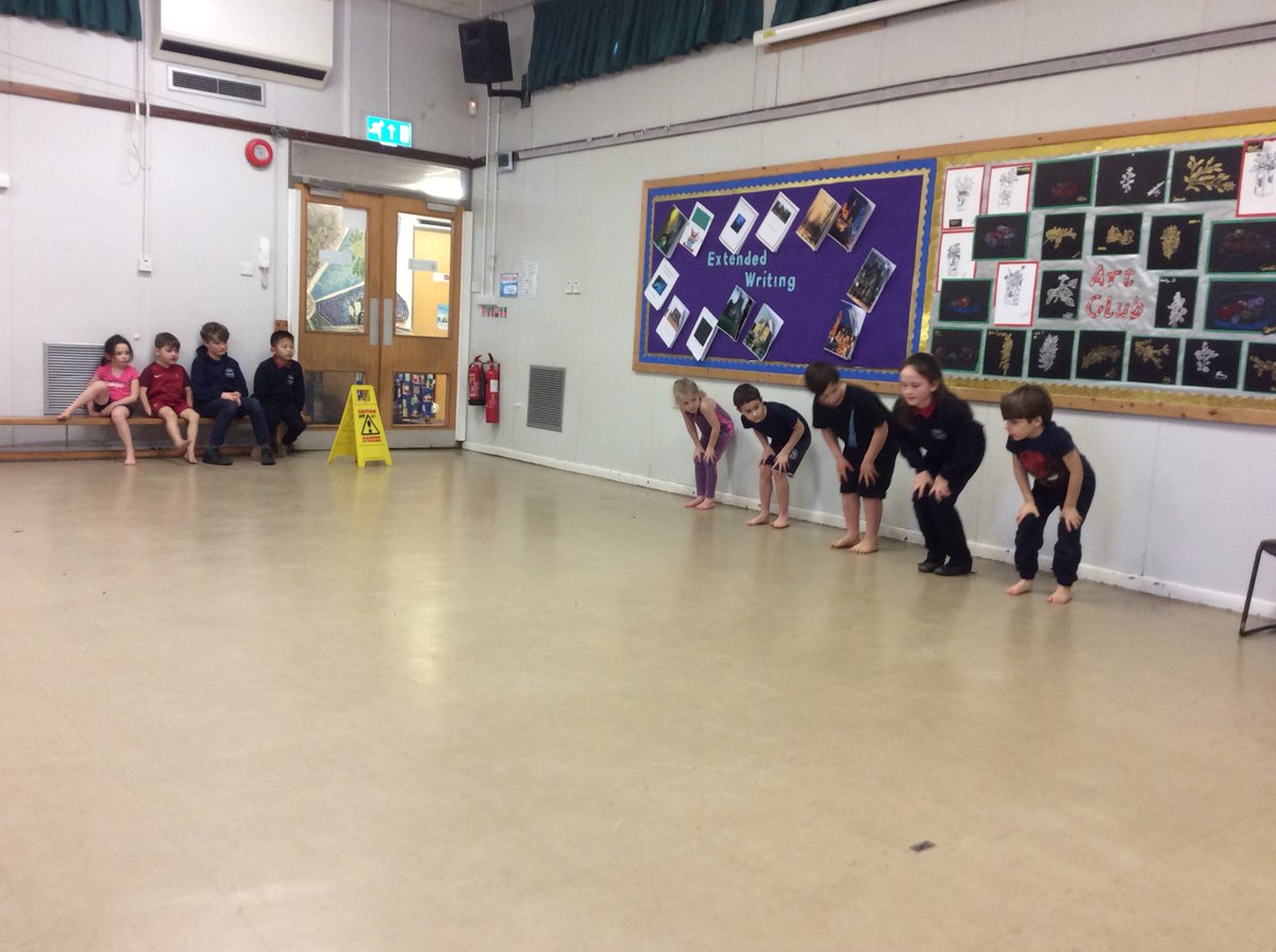 Hendrefoilan's tweet photo. Year 5 are working with Year 1 to create a gymnastics sequence #hdfp1 #hdfp5 #hdfpcreative #hdfpteamwork π€ΈπΌββοΈ https://t.co/NP9ZQ6GxI5