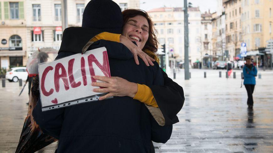 Limportant_fr's tweet photo. 21 janvier : la journée mondiale du câlin, un petit geste aux grandes vertus https://t.co/rvYIW4gytJ #Société https://t.co/GXHzEca72M