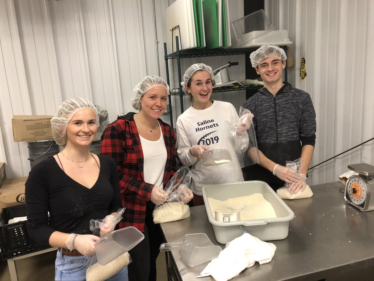 SalineSCE's tweet photo. Capstoners sorted, bagged, and boxed flour, rice, sugar, and bread crumbs at @FoodGatherers Thursday. Thanks for having us. https://t.co/9w0LX2JXhd