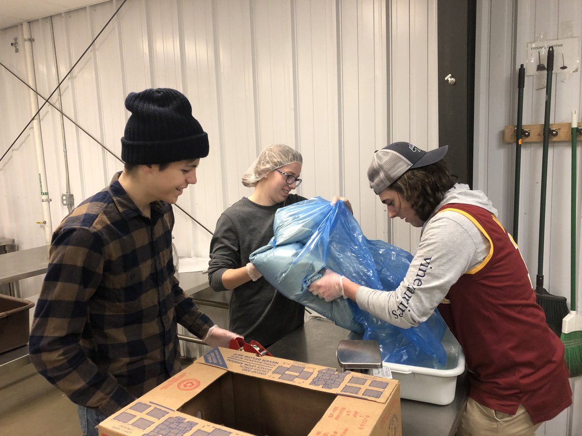 SalineSCE's tweet photo. Capstoners sorted, bagged, and boxed flour, rice, sugar, and bread crumbs at @FoodGatherers Thursday. Thanks for having us. https://t.co/9w0LX2JXhd