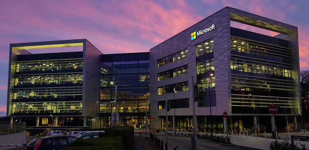 The days are getting longer, so the early starts looks much prettier now #microsoftlifeireland #Sunrise #Microsoft 😁