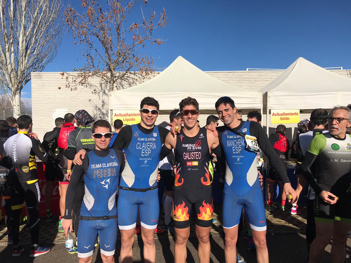 jr_claveria's tweet photo. Victoria absoluta ayer en el duatlón de Villanueva de la cañada!! Carrera muy divertida con todo el @TeamClaveria haciendo un gran papel y peleando hasta el final!!
Enhorabuena a todos!!💪🔝💙
#TEAMCLAVERIA https://t.co/dKYP8sKKnK