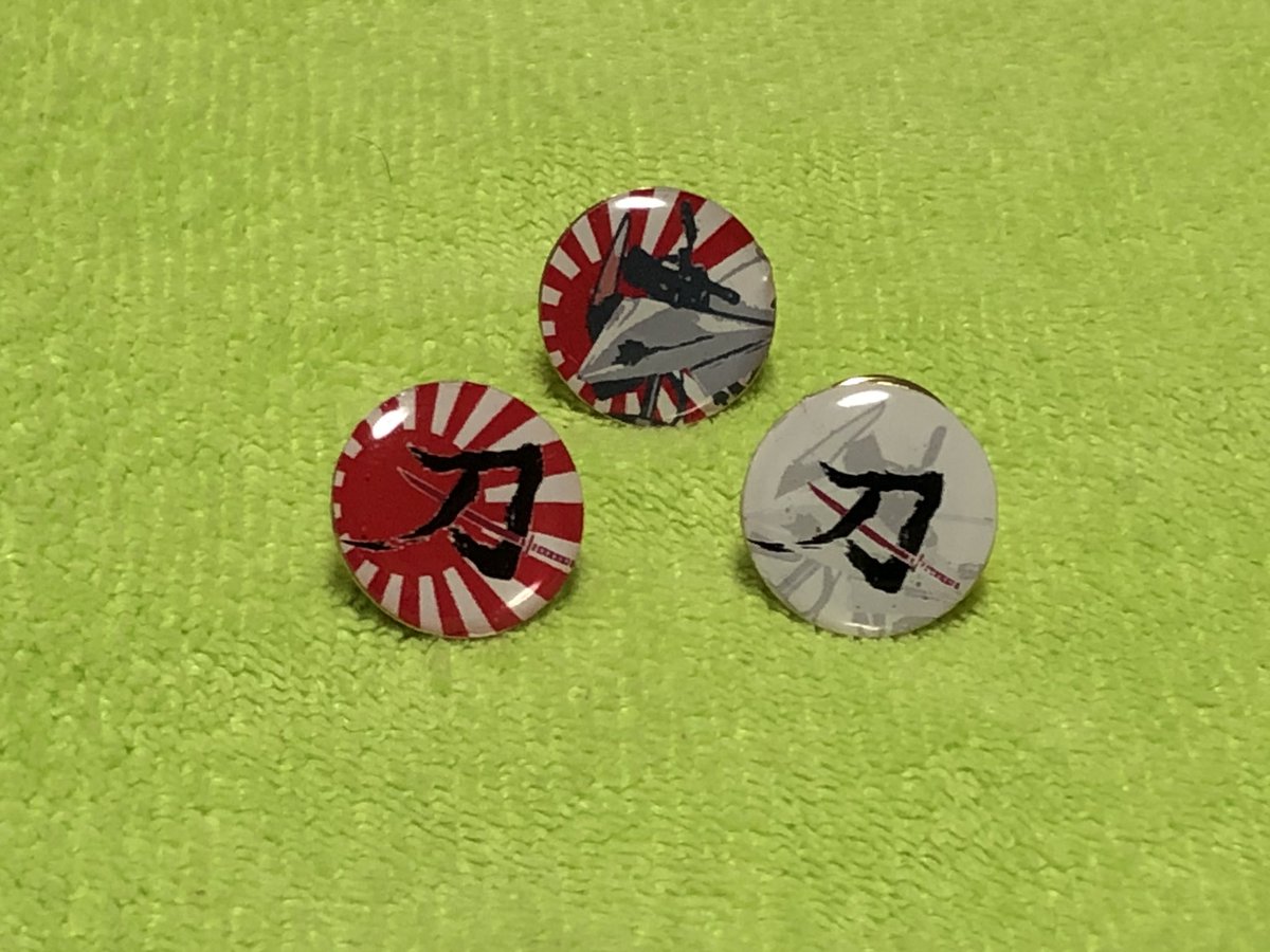 Maro0807's tweet photo. ピンバチ今までプラスチックで作っていたけれど、今度は金属プレートで作れるようになりました。
二輪ばか GALLERY https://t.co/iUVcPcCChq  - ハンドメイドマーケットminne（ミンネ） https://t.co/YuqXK65vsF