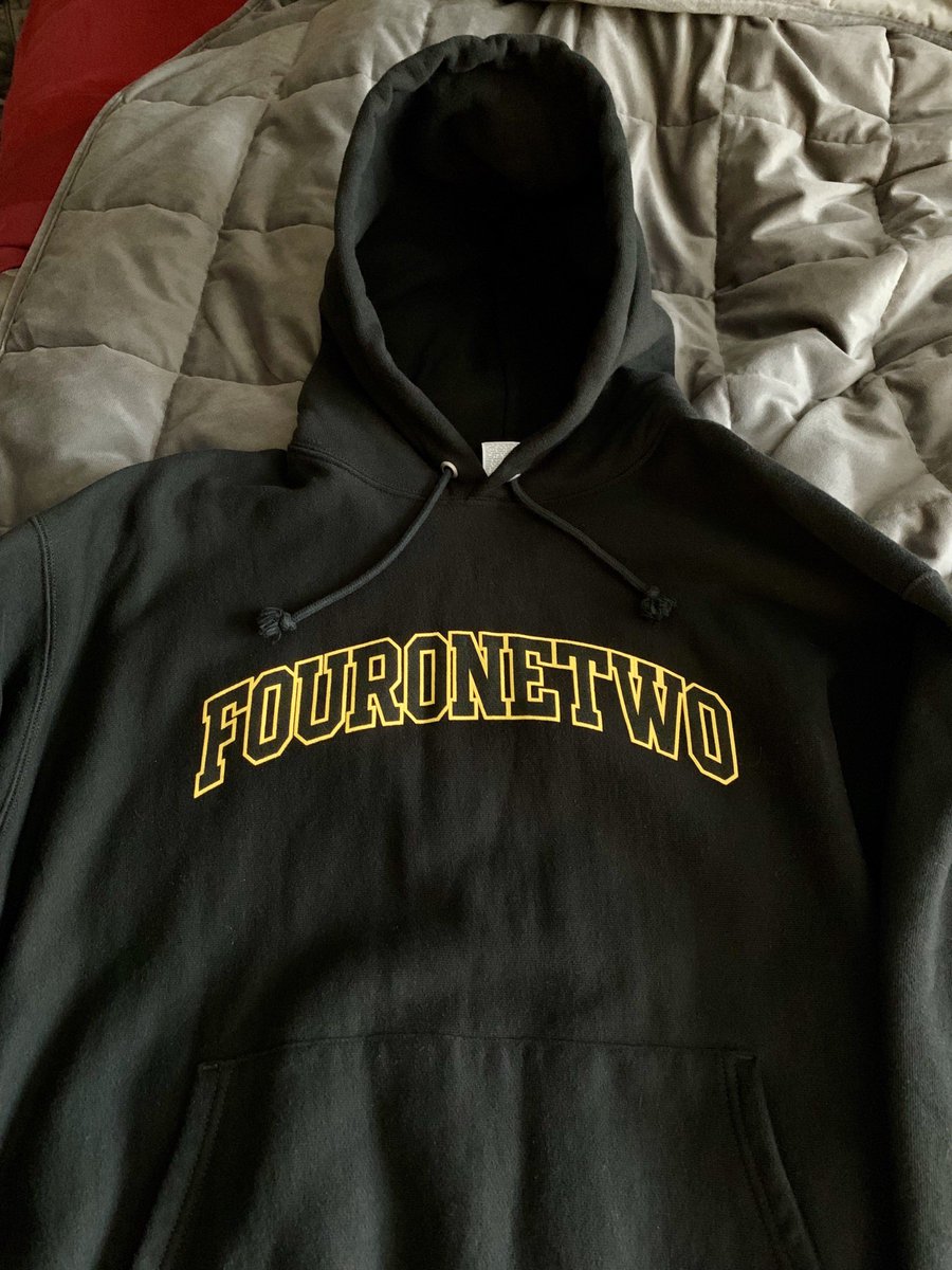 realtimwilliams's tweet photo. Temps in the single digits... wind chills below zero... there’s only one way to conquer these cold #Piitsburgh winters.
My @Shop412 hoodie. https://t.co/9lV2NDI7hc