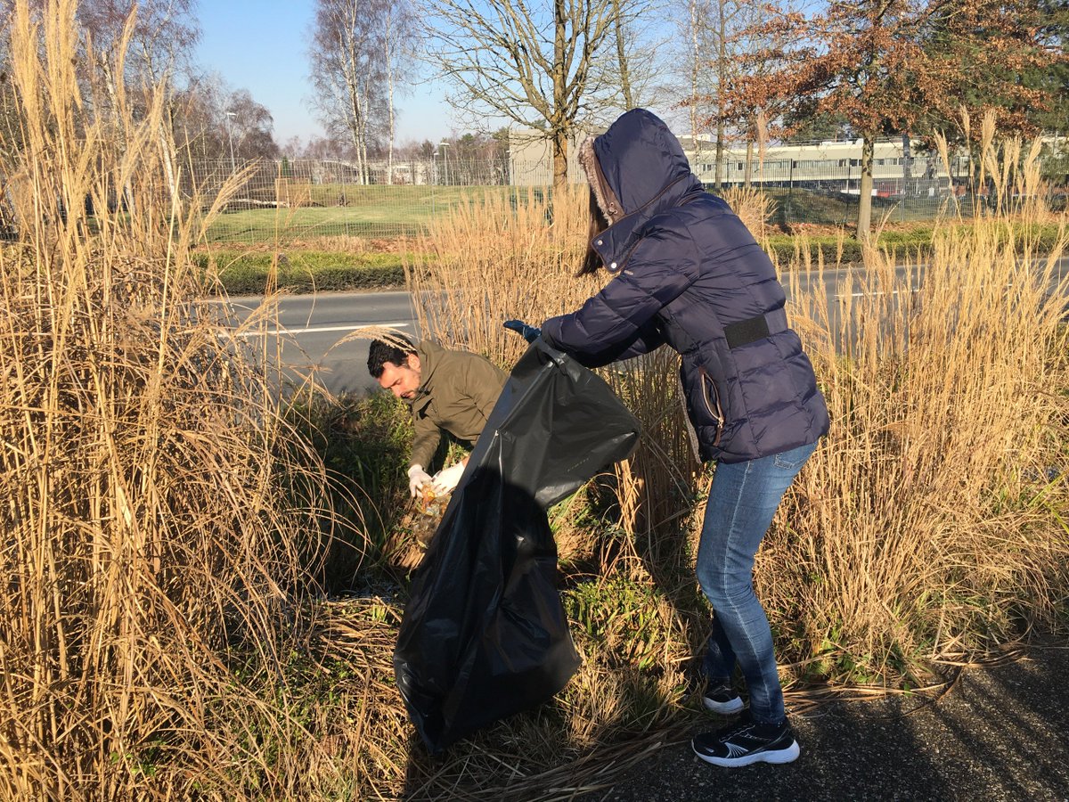 WebetSolutions's tweet photo. [#1hPourLeMadrillet 😱] les collaborateurs WeS n’ont pas chômé durant cette heure consacrée à l’#environnement du #Madrillet !! Si vous aussi le résultat vous donne envie de consacrer 1h au #TechnopoleDuMadrillet faites nous signe et rejoignez nous tous les mois !! https://t.co/BcDqjFmNEI