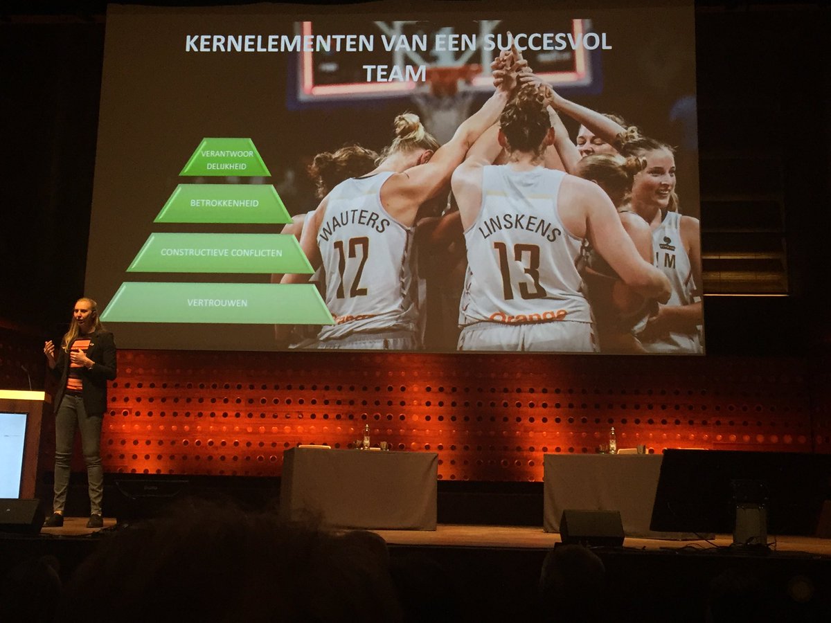 ElsieSierens's tweet photo. @AnnWauters12 gastspreker op #trefdag @vvsg. Sport verbindt en staat voor engagement...ook een uitdaging voor politici. Altijd geweten dat sport over de juiste fundamenten beschikt. https://t.co/RmlEUuNgmq