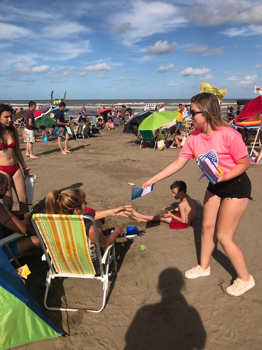 defensoriaPBA's tweet photo. Último día en Mar de Ajó.
Estamos en Avellaneda y Costanera para responder a tus consultas. Acercate!
#DefensoríaPBA #OficinaMóvil #Verano2019 https://t.co/o3aP3PYYYo
