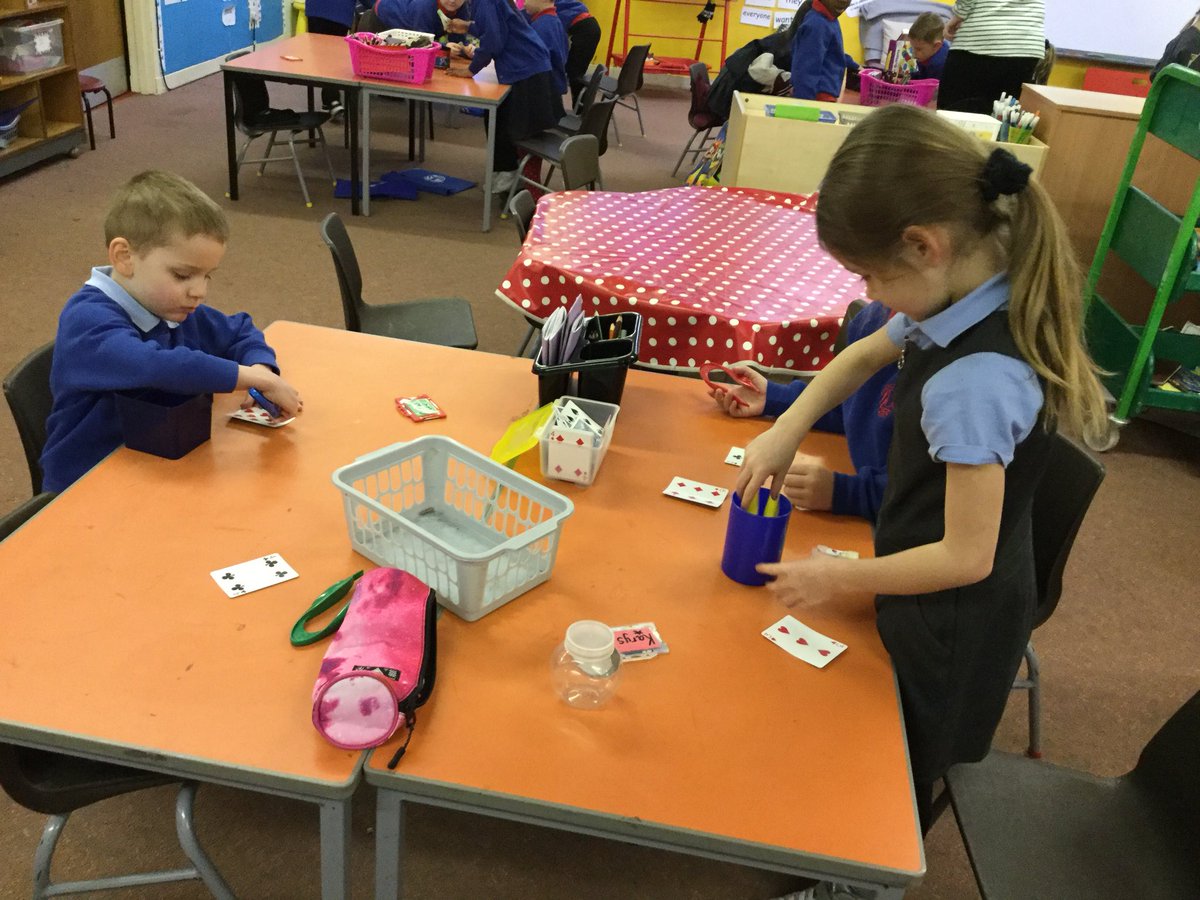 MrsWilson2310's tweet image. P1W were doing lots of fine motor tasks this morning. 😀 #finemotorskills #morningjob @ForehillSchool