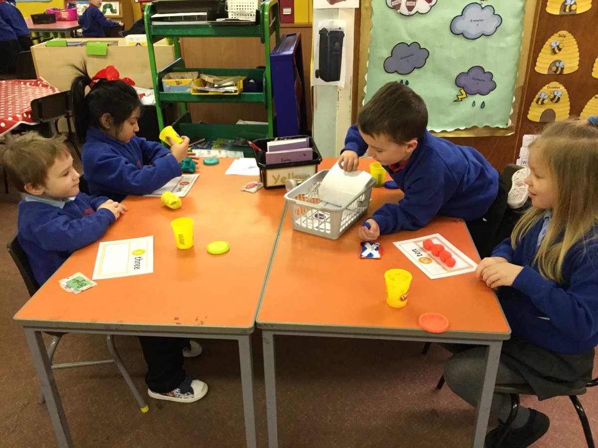 MrsWilson2310's tweet image. P1W were doing lots of fine motor tasks this morning. 😀 #finemotorskills #morningjob @ForehillSchool