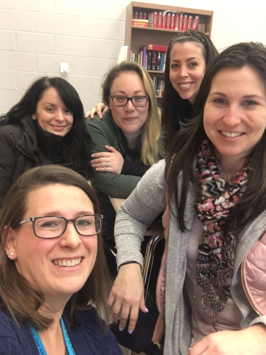 TechQueen127's tweet image. Hillside Hawks escaping the cold with a digital escape training! 🥶❄️👩🏼‍🏫💻@BRRSDHillside #bringonthelearning2019 #wheresthehotchocolate #room2012