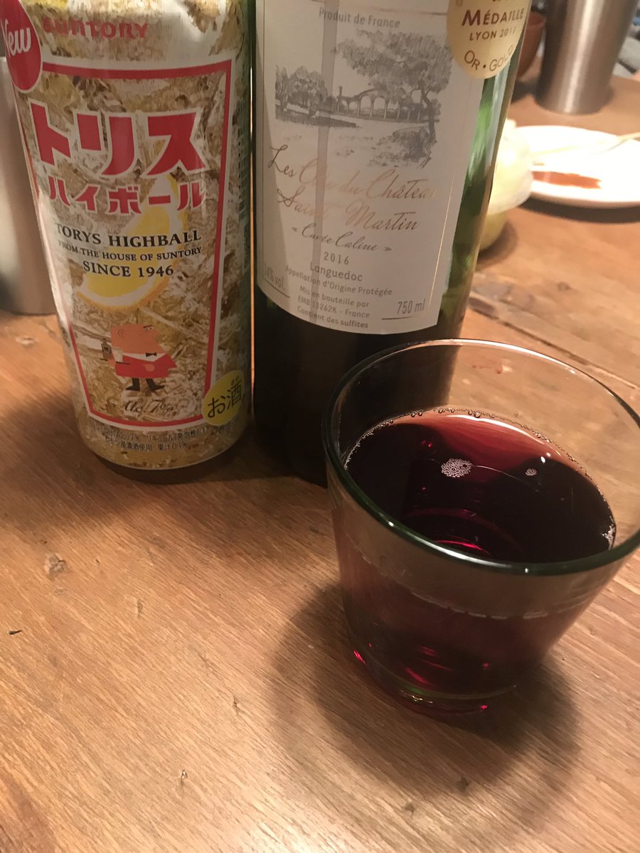 木目調 赤ワインにトリスハイボール入れたらめっちゃうまい うっかりからの極上レシピ 木目調 赤ワインにトリスハイボール入れたらめっちゃうまい うっかりからの極上レシピ