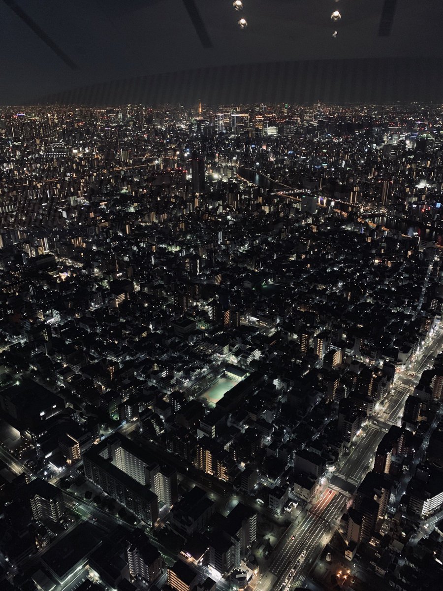 RCM_123's tweet photo. こないだ初めてスカイツリーのぼったけど、夜景すごかったー✨
けど私は東京タワーの方が好き♡🗼 https://t.co/DX5eGjwF9Q