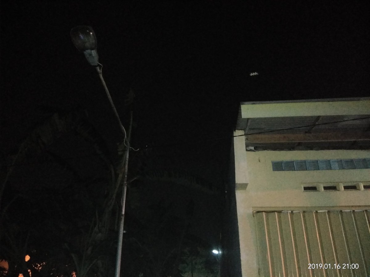 RozulyAchmad's tweet photo. Izin melaporkan Lampu PJU daerah Dk. Bandar Sari RT 03 RW 02 Kel. Babat Jerawat Kec. Pakal  padam sudah seminggu lokasi tepatnya di belakang rumah prasmanan Bothokan @Commandsurabaya https://t.co/Nw8ODLwjPY