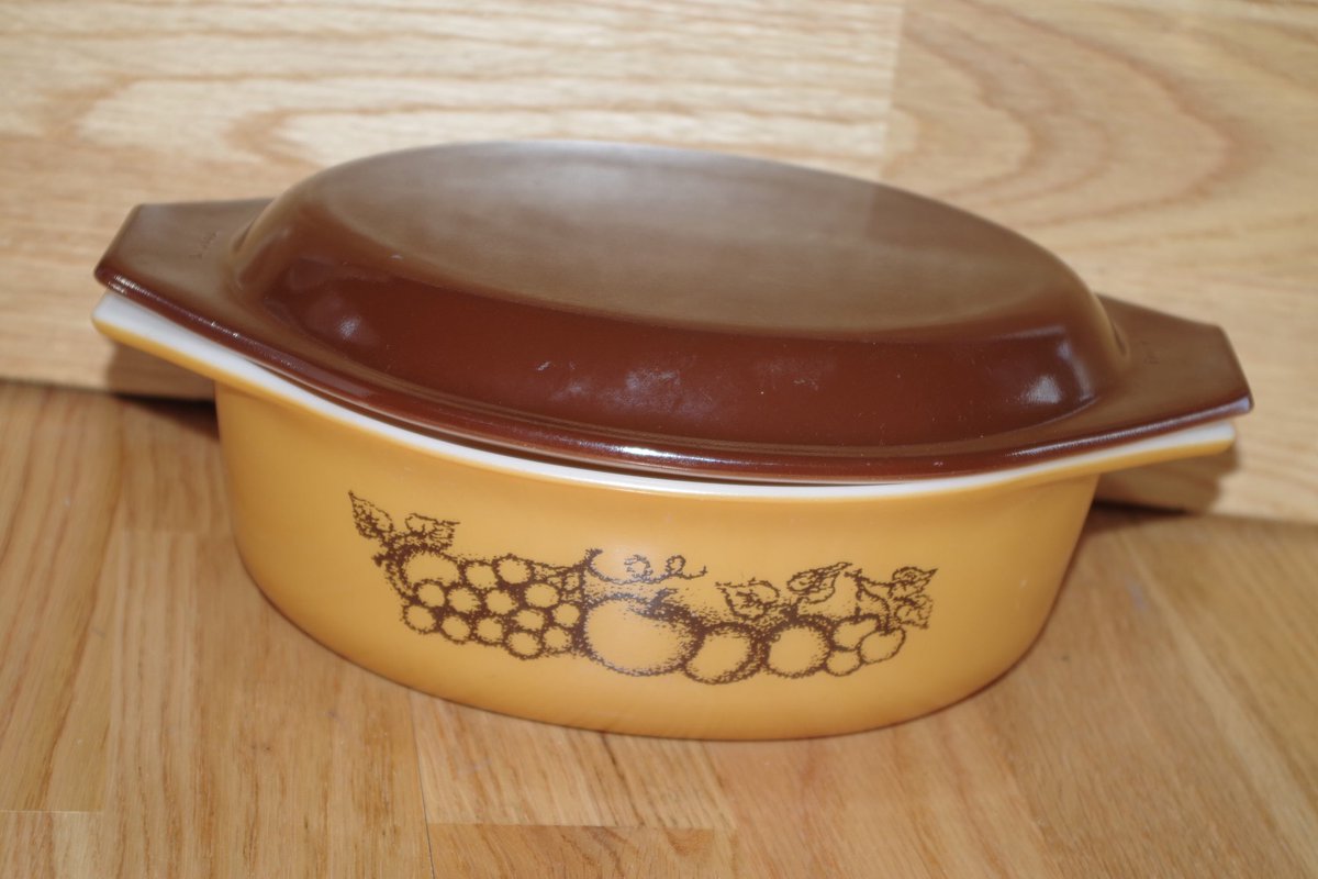 ourtimewarp's tweet image. Excited to share the latest addition to my #etsy shop: Vintage Pyrex Old  Orchard oval casserole #fruitpattern #orangeandbrown #vintage #pyrex #vintagepyrex etsy.me/2MoGj2y