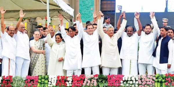Marching_Gunner's tweet photo. United, they win. Divided, India Wins. #MahaGathBandhan #NamoAgain #UnitedIndiaRally @BJP4India @narendramodi @RekhaSaksena https://t.co/RoIxu9OCdE