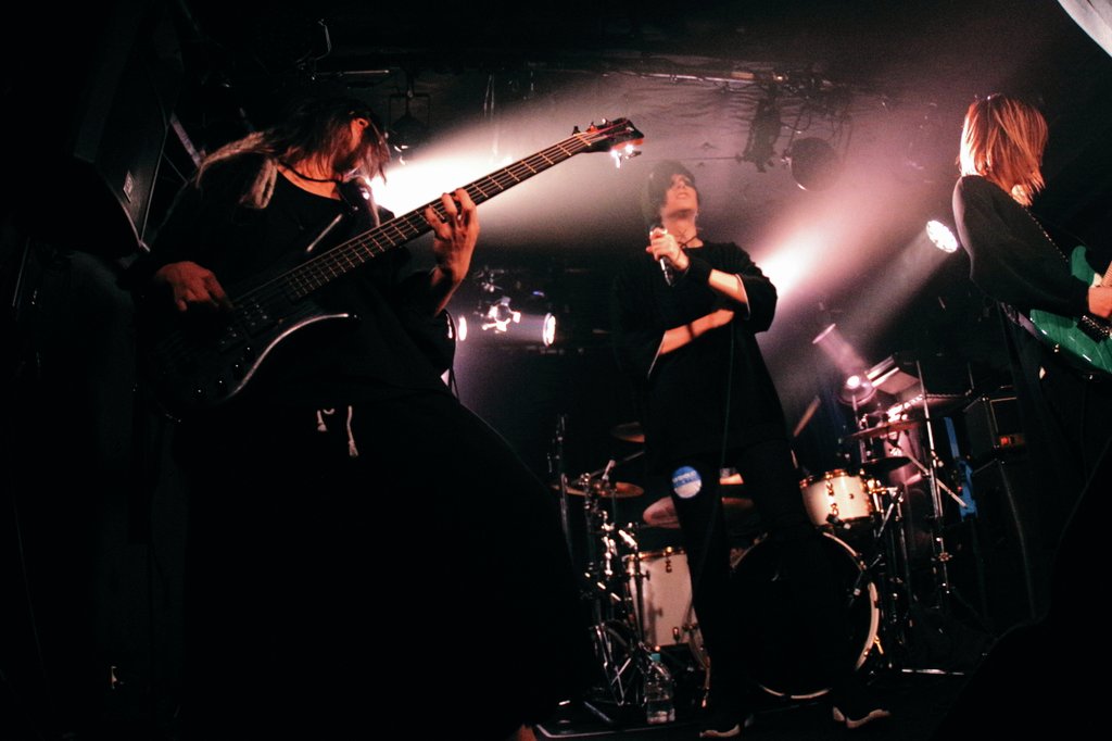 LikeFreeLife's tweet photo. Enemies Disengaged(エネミーズディスエンゲージ)@下北沢LIVEHOLIC 2019/1/21(月)

EnemiesDisengaged:@EneDi_Official
ライブフォト⑤

 #EnemiesDisengaged #エネミーズディスエンゲージ #エネディー #宇宙人 #エイリアンロック #下北沢LIVEHOLIC #ライブフォト #KENSHIN https://t.co/6HvG5ezgd5
