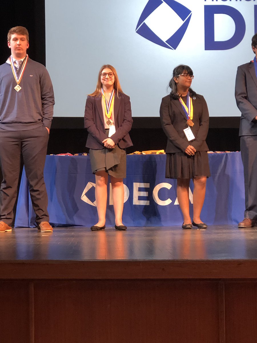 Petoskey_DECA's tweet photo. Qualifying for States: David Pulaski, Brooke Baker, Harrison Hall, Jade Spurgeon, Nathan Waldron, Dana Cole, Delaney Blint, and Abbey Stump. Medals for Role Play: Stump, Blint, Harrison Hall, and Pulaski. Medals for the exam: Katie Burek, Nathan Spadafore, and John McCloskey. 🔷 https://t.co/tphduOiUY7