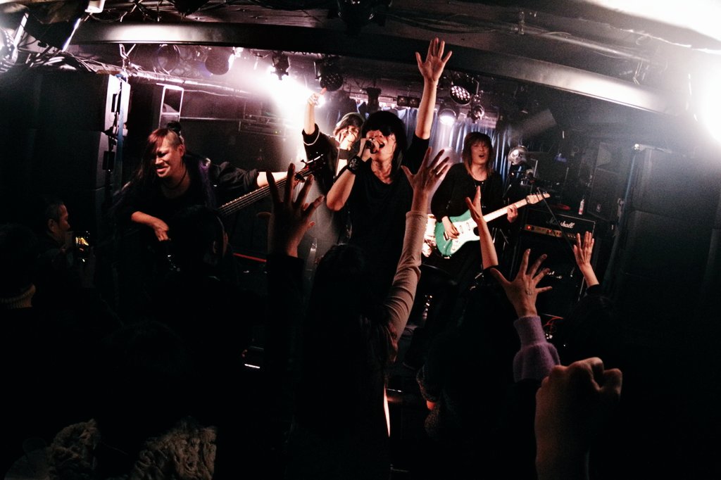 LikeFreeLife's tweet photo. Enemies Disengaged(エネミーズディスエンゲージ)@下北沢LIVEHOLIC 2019/1/21(月)

EnemiesDisengaged:@EneDi_Official
ライブフォト⑦

 #EnemiesDisengaged #エネミーズディスエンゲージ #エネディー #宇宙人 #エイリアンロック #下北沢LIVEHOLIC #ライブフォト #KENSHIN https://t.co/Kevvg2S26P