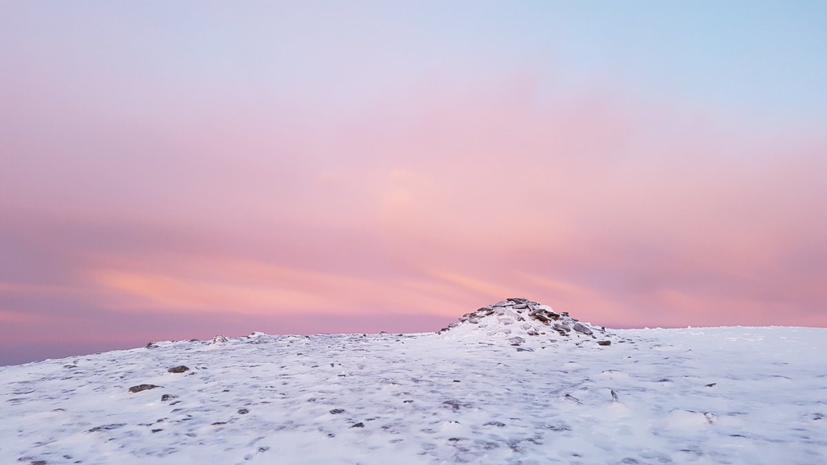 runsnowdonia's tweet photo. I had to have another go after yesterday's sunrise fail - treated to lots of colours from Pen Y Ole Wen this morning 😍  #sunrisechasing #mountainrunning #welshwinter ... more pictures on the photo journal https://t.co/cMKUE0b9ml https://t.co/gmTxZ10Aez