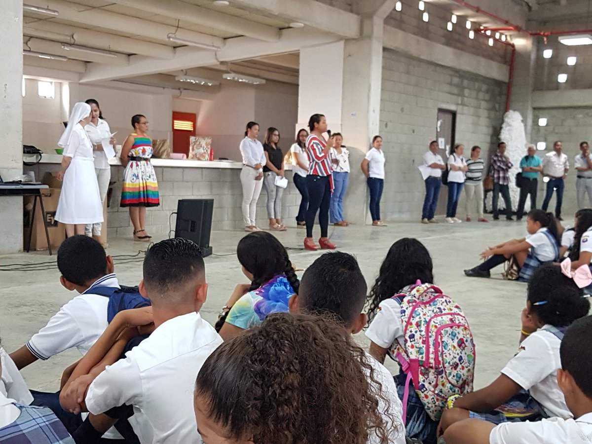 IEDorado's tweet photo. Resaltando los valores institucionales y encomendados a la gracia de  Dios, se dio la bienvenida a los estudiantes en este 2019. @SemMonteria @TICMonteria @monterialcaldia @ricardo_maderas @sarrieta19 @anamilepalencia https://t.co/snYHalCnA4