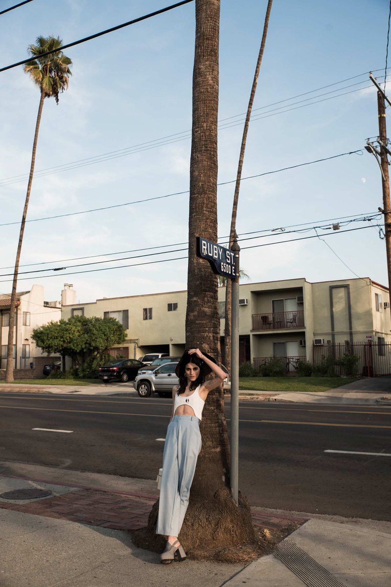 ¿Conoces a Langley Fox? Hoy es un buen día para hacerlo: así empiezan sus #7días7looks. vogue.es/moda/tendencia…