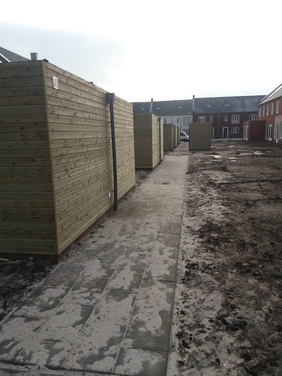 schuurtjebouwer's tweet photo. #daktechniek @eddydevries30 de laatste puntjes nog even op de i #bergingen projekt @BouwbedrijfLont @HoutbouwdeVries https://t.co/UYvE89mhBe