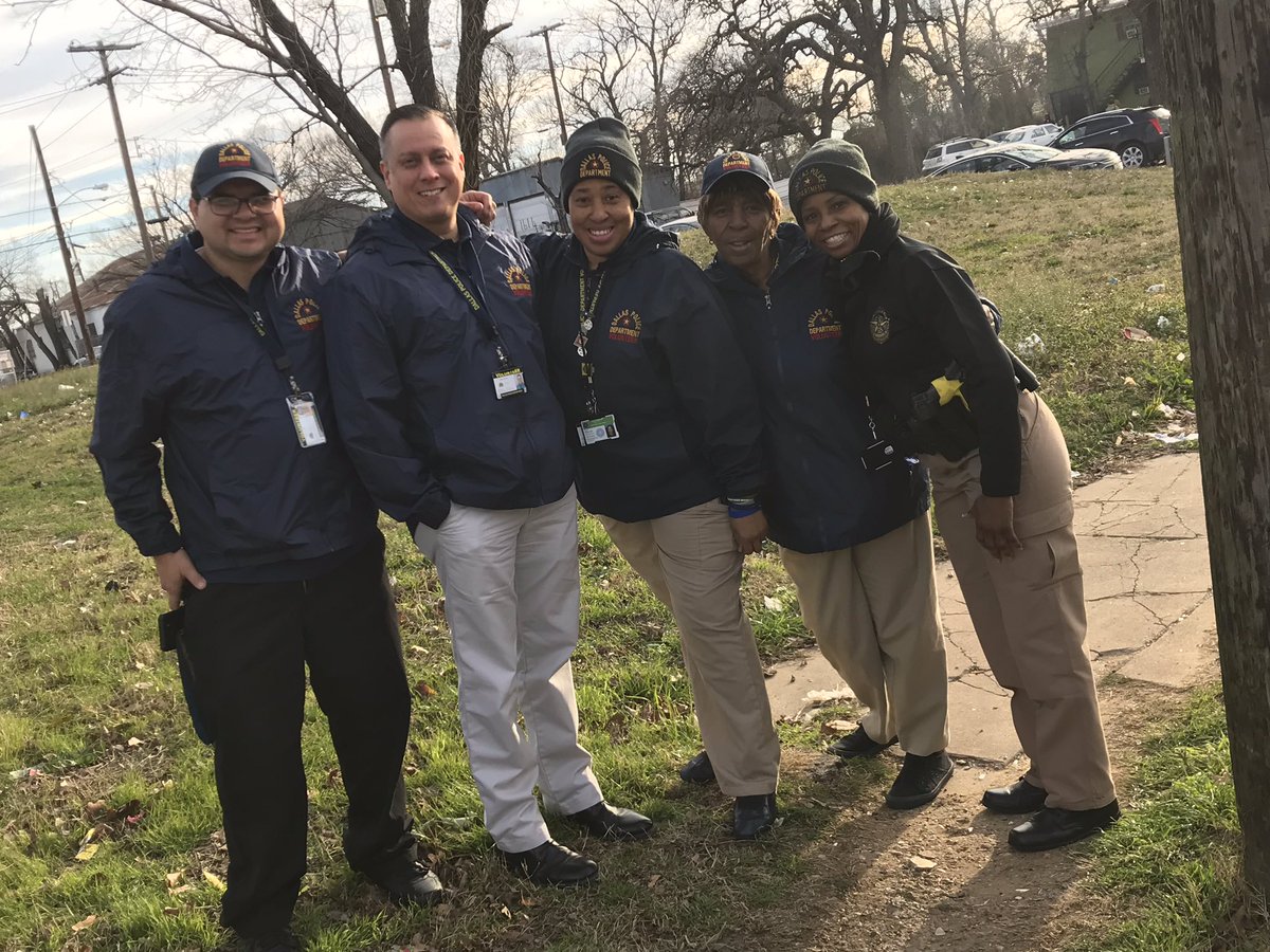 JoliARobin's tweet photo. Our @ExplorersDallas &amp; @DPDVolunteers are also here @DallasMLK #Parade. It’s a little chilly but we’re enjoying the opportunity to take part in the #DallasMLKParade Celebration.

#MLK2019 https://t.co/QOZJPoN3cZ
