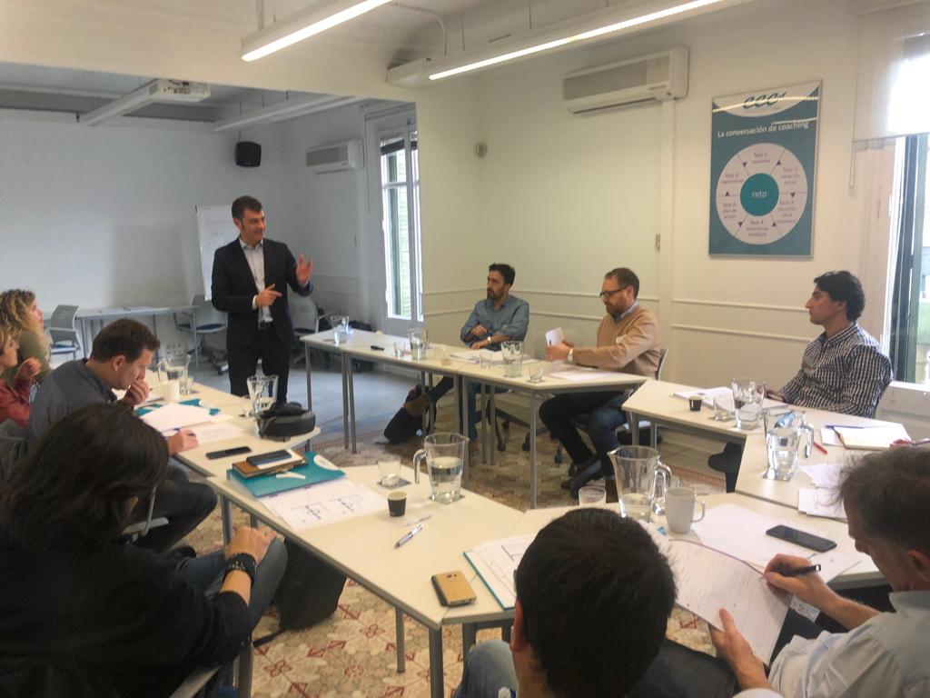InnRocha's tweet photo. ➡ Las emociones son predisposiciones para la acción. 
➡ No podemos elegir nuestras emociones, pero sí podemos elegir qué hacer con ellas. 
Dos citas del Taller de Emociones de la mano de @eec_coaching en #Barcelona, dentro de la certificación de #Coaching Ejecutivo. https://t.co/98NoVuE6Nm