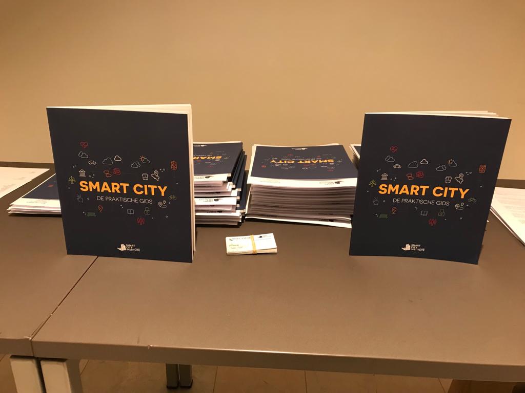HEC_SCI's tweet photo. #startfeest #lokalestart Vandaag stellen we onze #SmartCity praktische #gids : Hoe implementeer je een Smart City aanpak in jouw gemeente? Via deze eerste gids biedt het Smart City Institute u een iteratief proces, in 15 belangrijke stappen, om u hierin te begeleiden! @vvsg https://t.co/JGYQuCtRSr