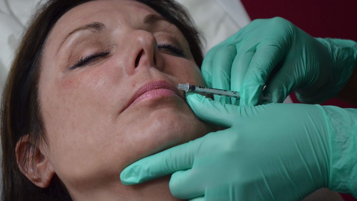 PlasticSurgeryClinic tweet media