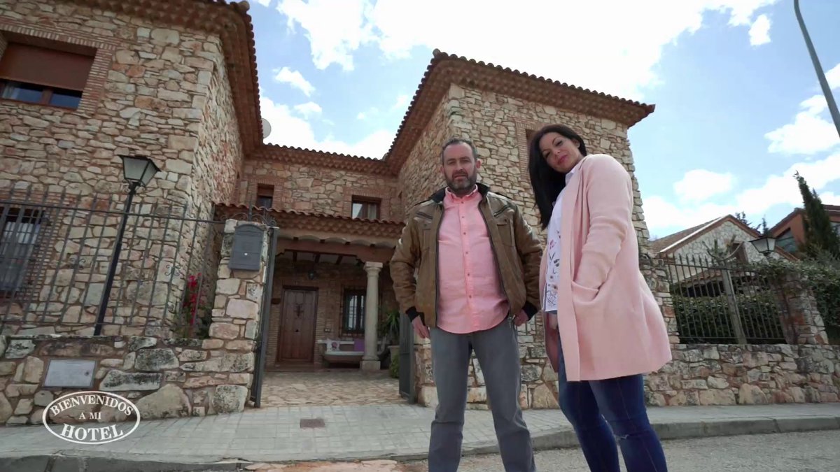 BoxfishTv's tweet photo. Comenzamos esta semana en un enclave único: el Parque Natural de las Lagunas de Ruidera, donde se emplaza el establecimiento de Vanesa y Kiko. 

Hotel Rural El Mirador de Ruidera hoy en #BienvenidosAMiHotel51 https://t.co/vIuApq5K5b