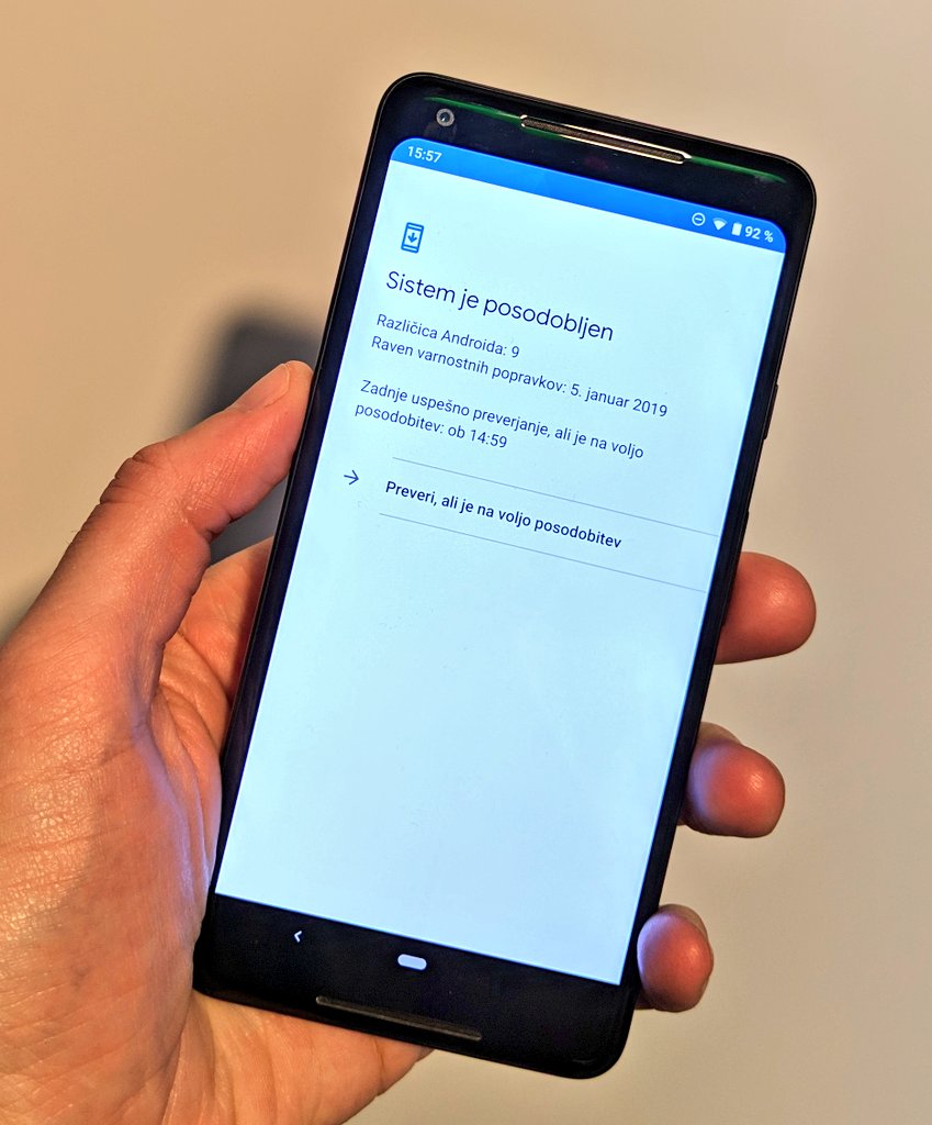 mropret's tweet photo. Če bi kdo vedno posodobljen androidni telefon z najboljšim fotičem, prodam #GooglePixel2XL. V odličnem stanju, s kompletno vsebino škatle in dvema skoraj nerabljenima ovitkoma. 400 €. https://t.co/K9cBCP1rUd