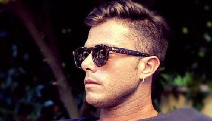 JEthoughts93's tweet photo. So che non c’entra con queste trasmissioni nello specifico, MA È MIO DOVERE SOTTOLINEARE CHE SIMONE IL FONICO HA DICHIARATO DI ESSERE SINGLE❤️🤣 #uominiedonne #Amici18 https://t.co/WYoEagotVV