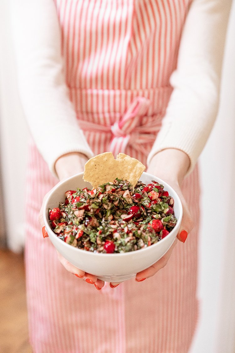 Recipe time! My mama's cranberry salsa. Y'all are going to LOVE this family fave of ours! Check out the full recipe in partnership with <a href="/Bloomingdales/">Bloomingdale's</a> on LonestarSouthern.com  today! #ad

Read the post: bit.ly/2AWxYip 
Shop my food processor: bit.ly/2T1Ew61