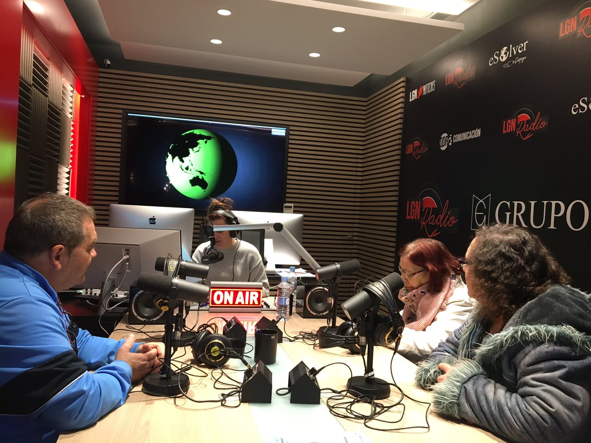LGNMedios's tweet photo. 🔊...Esta mañana, #EnElAire, @anevillasante habló con Guillermo Andrés, Ana María Mena y María Del Val Díaz, #clientesestafados por la clínica dental #Funnydent...
👉🏼 https://t.co/8PhUMFP9z2 https://t.co/Lxc2H0mc9T