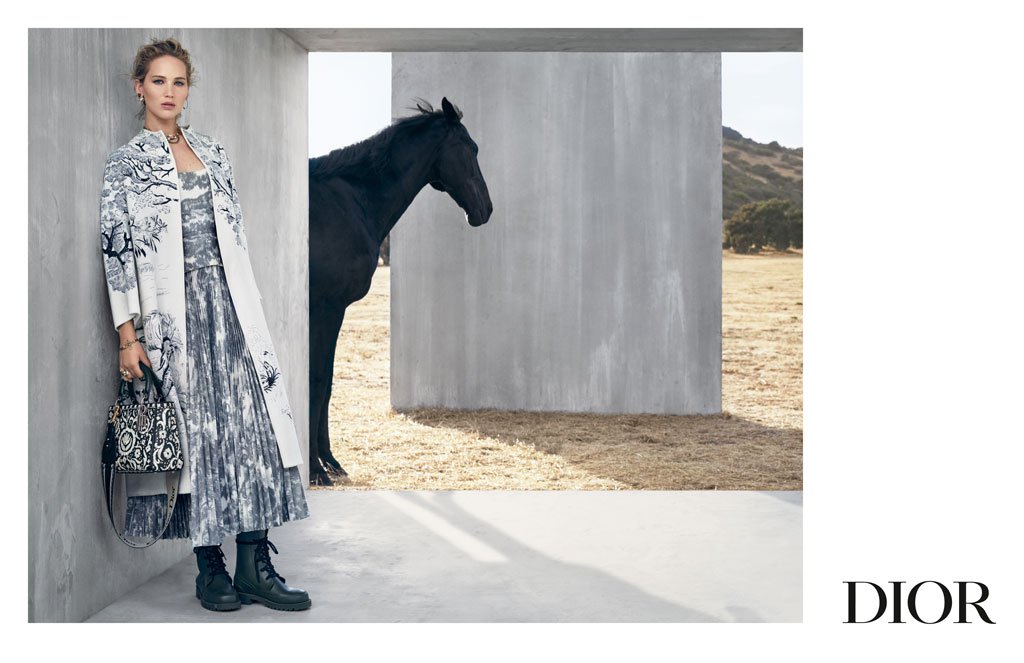 AthenaMex's tweet photo. La colección #Cruise2019 de Dior se inspiró en las escaramuzas mexicanas y el rostro de la campaña vuelve a ser #JenniferLawrence. https://t.co/qiG2i7Hz0E