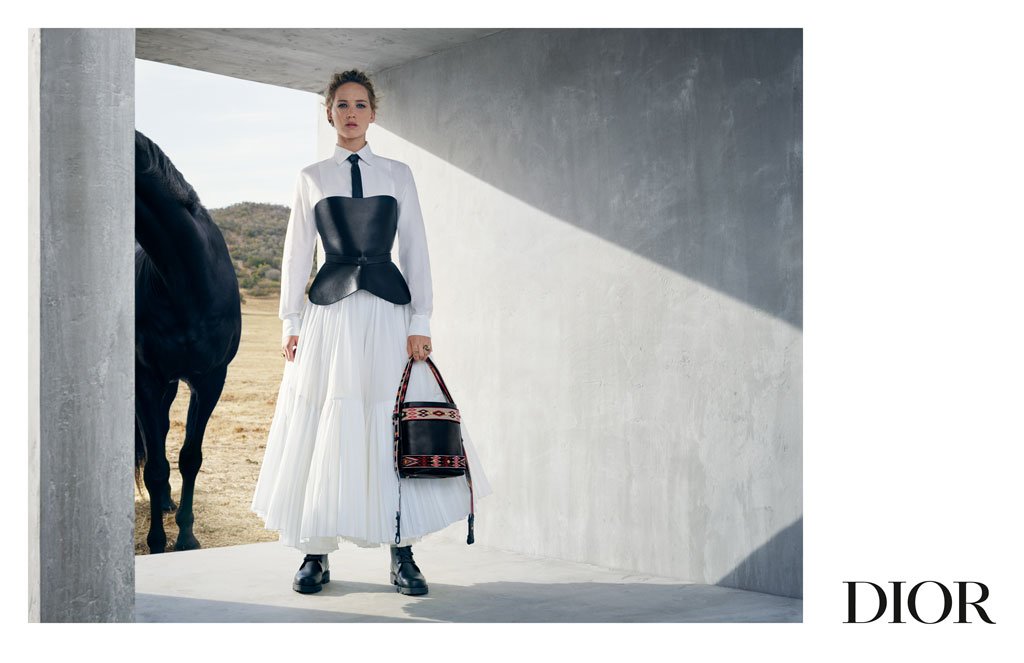AthenaMex's tweet photo. La colección #Cruise2019 de Dior se inspiró en las escaramuzas mexicanas y el rostro de la campaña vuelve a ser #JenniferLawrence. https://t.co/qiG2i7Hz0E