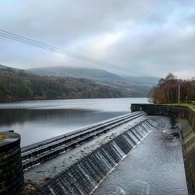 SuesWilliams's tweet photo. Lovely walk this morning round part of the Longendale trail!
#reservoir #water #walls #trees #clouds #hills #reflections #walking #tintwistle #valehousereservoir 
#wishallmondaysstartedlikethis https://t.co/3XV2X2YjF0 https://t.co/TCNCD6vYO5