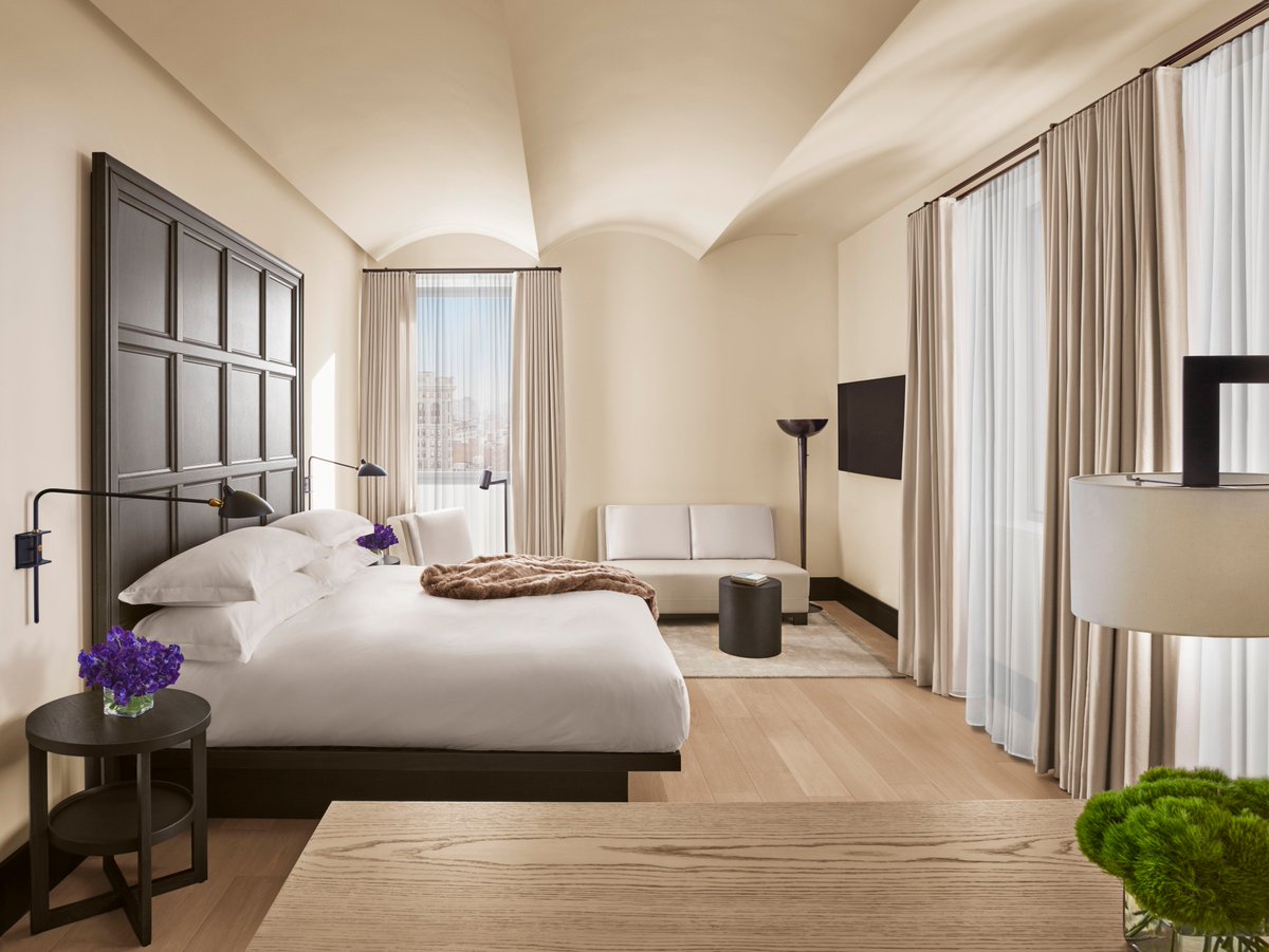 StructureTone's tweet photo. In honor of the #10YearChallenge, here’s a before and after look at one of our #NYC office’s most impressive #transformations: the Marriott Edition Hotel! #STOAmazingSpaces #StructureToneProjects https://t.co/AatZ7235Pa