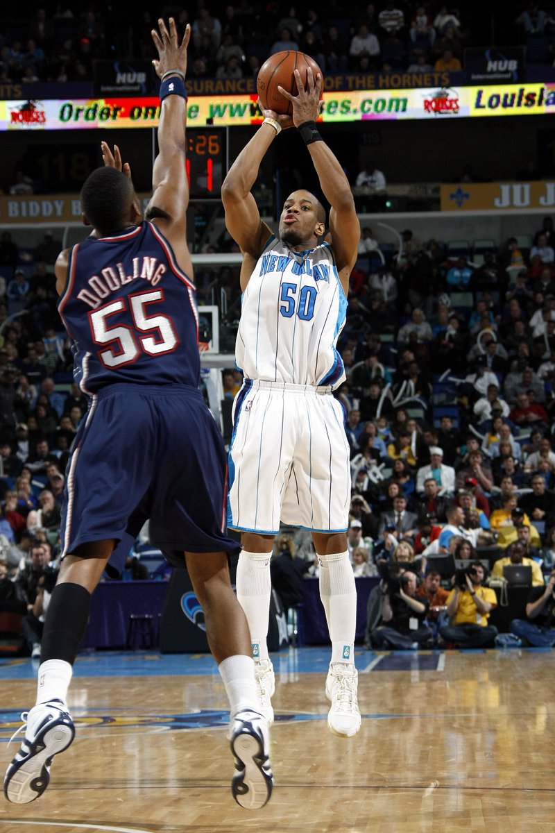 Jim_Eichenhofer's tweet photo. #MemoryLayne Jan. 21, 2009, Antonio Daniels shoots a jumper over New Jersey's Keyon Dooling in a 102-92 win for New Orleans. NOLA improved to 26-13 and finished 49-33, reaching playoffs for a second straight season. Daniels is now a studio TV analyst for Fox Sports New Orleans https://t.co/MRfC3dmBMM