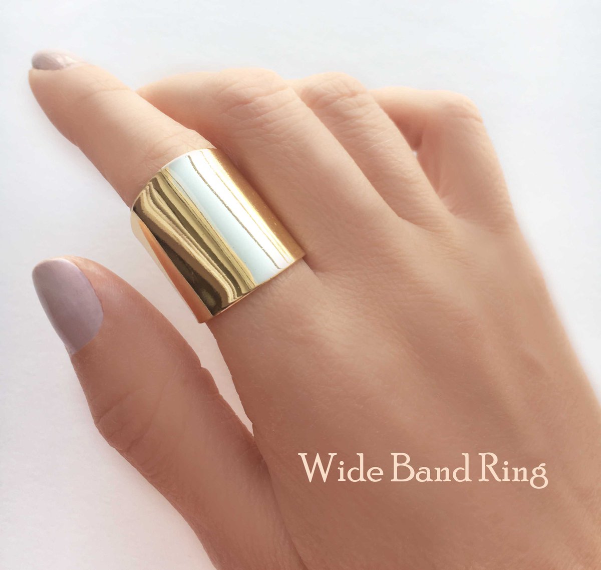 olizzjewelry's tweet image. Give the gift that can be worn with any outfit: A wide band ring. 🤩💝  etsy.me/2S2PURS#wideba… #widebandring #extrawidering #ring #bandring #goldbandring #goldband #bandring #cuffring #widecuffring #minimalistjewelry #minimalistring #goldring #stackingring #olizzjewelry