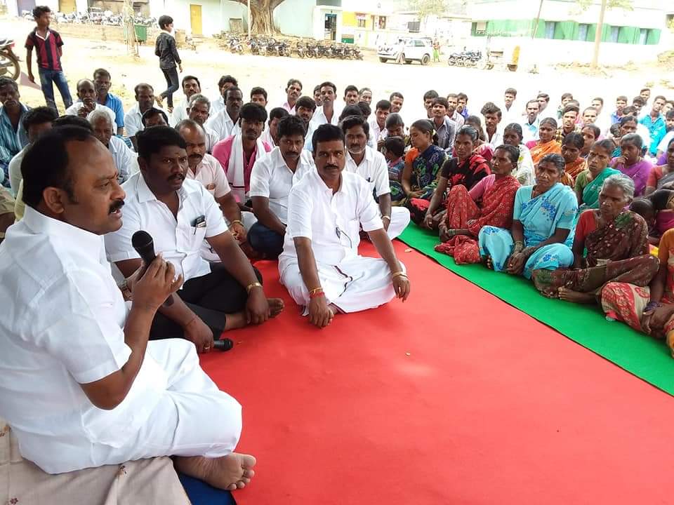 muruganandamdmk's tweet photo. முதன் முறையாக அணைக்கட்டு மலை கிராமத்தில் #திமுகஊராட்சிசபை !
இன்று அணைக்கட்டு தொகுதிக்கு உட்பட்ட #ஜார்தான்கொல்லை, #பீஞ்சமந்தை,#பாலம்பட்டு ஆகிய மலை கிராமத்தில் இன்று நடைபெற்ற ஊராட்சி சபை கூட்டத்தில் சட்டமன்ற உறுப்பினர் திரு #APNandhakumar அவர்கள் பொது மக்கள் குறைகளை கேட்டறிந்தார். https://t.co/IfL1ZfBWy7