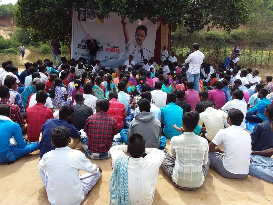 muruganandamdmk's tweet photo. முதன் முறையாக அணைக்கட்டு மலை கிராமத்தில் #திமுகஊராட்சிசபை !
இன்று அணைக்கட்டு தொகுதிக்கு உட்பட்ட #ஜார்தான்கொல்லை, #பீஞ்சமந்தை,#பாலம்பட்டு ஆகிய மலை கிராமத்தில் இன்று நடைபெற்ற ஊராட்சி சபை கூட்டத்தில் சட்டமன்ற உறுப்பினர் திரு #APNandhakumar அவர்கள் பொது மக்கள் குறைகளை கேட்டறிந்தார். https://t.co/IfL1ZfBWy7