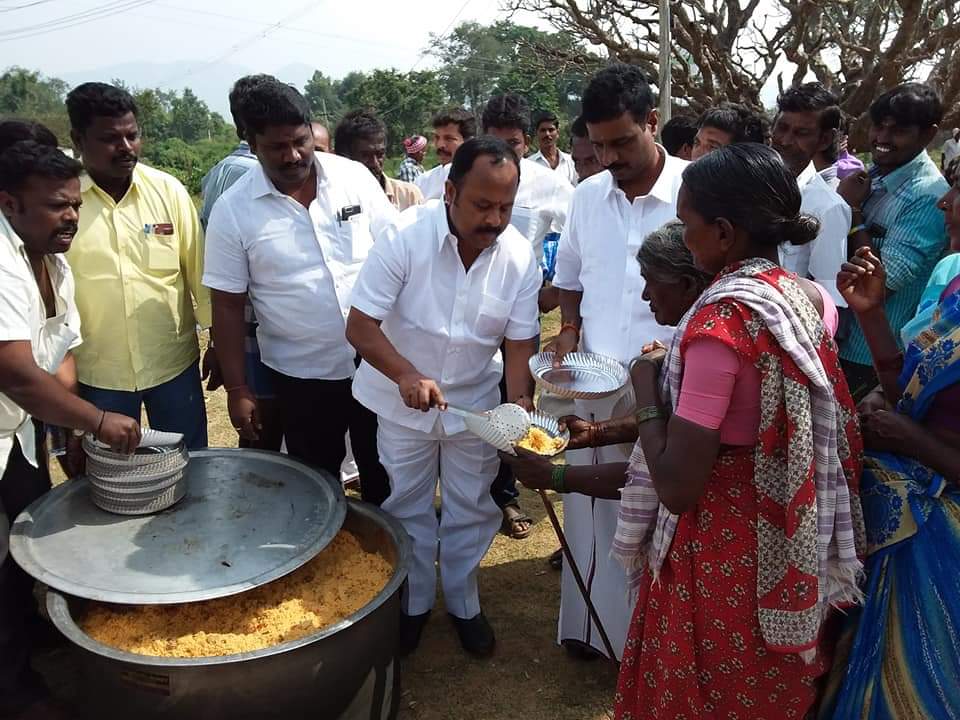 muruganandamdmk's tweet photo. முதன் முறையாக அணைக்கட்டு மலை கிராமத்தில் #திமுகஊராட்சிசபை !
இன்று அணைக்கட்டு தொகுதிக்கு உட்பட்ட #ஜார்தான்கொல்லை, #பீஞ்சமந்தை,#பாலம்பட்டு ஆகிய மலை கிராமத்தில் இன்று நடைபெற்ற ஊராட்சி சபை கூட்டத்தில் சட்டமன்ற உறுப்பினர் திரு #APNandhakumar அவர்கள் பொது மக்கள் குறைகளை கேட்டறிந்தார். https://t.co/IfL1ZfBWy7