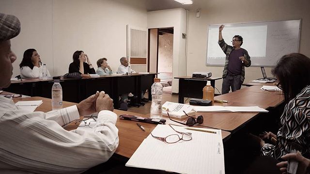 DPyeaUnesr's tweet photo. #14Ene. ¡Continuamos! El profesor Francisco Javier Velasco facilita el curso de ampliación de conocimiento: Crisis Civilizatoria, Modernidad y Alternativas Post-capitalistas. | #Ambiente1delDea #DeaUnesr #SomosUnesr #EstudiosdePostgrado #PostgradoUnesr https://t.co/MDv7RfCrCr https://t.co/Gwd2Y7QdIr