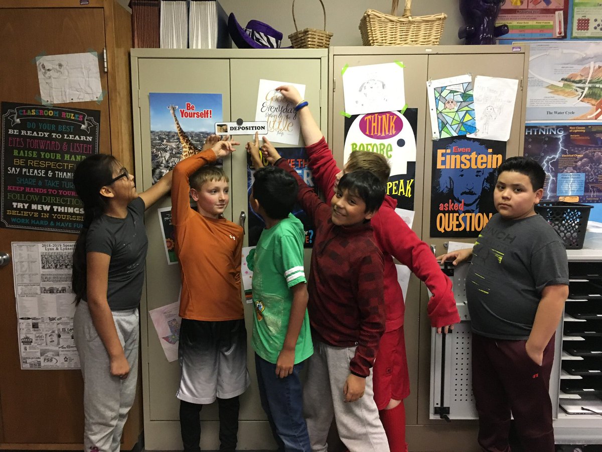 ChristaTurner02's tweet photo. Four corners for vocabulary review. #VoicesofSISD https://t.co/2EujkiRdKp