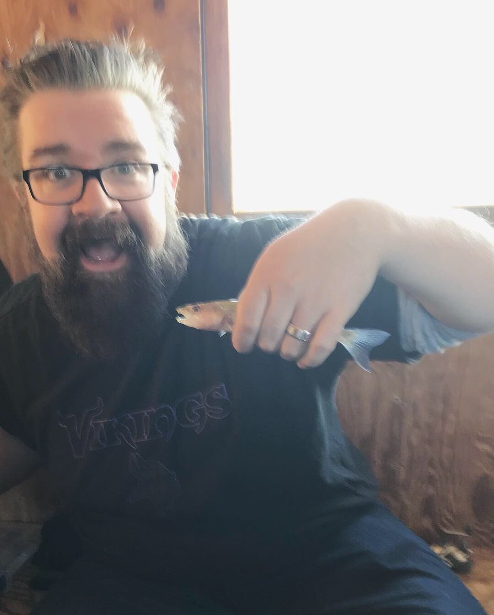 RobLundquist's tweet photo. It was a successful fishing trip filled with big fish and big laughs. (I may or may not have posed with the 25 inch Walleye my cousin caught...I caught the fish in the last picture tho!) #BoysWeekend #LakeOfTheWoods #VertDerFerk https://t.co/WuRytxpNDI