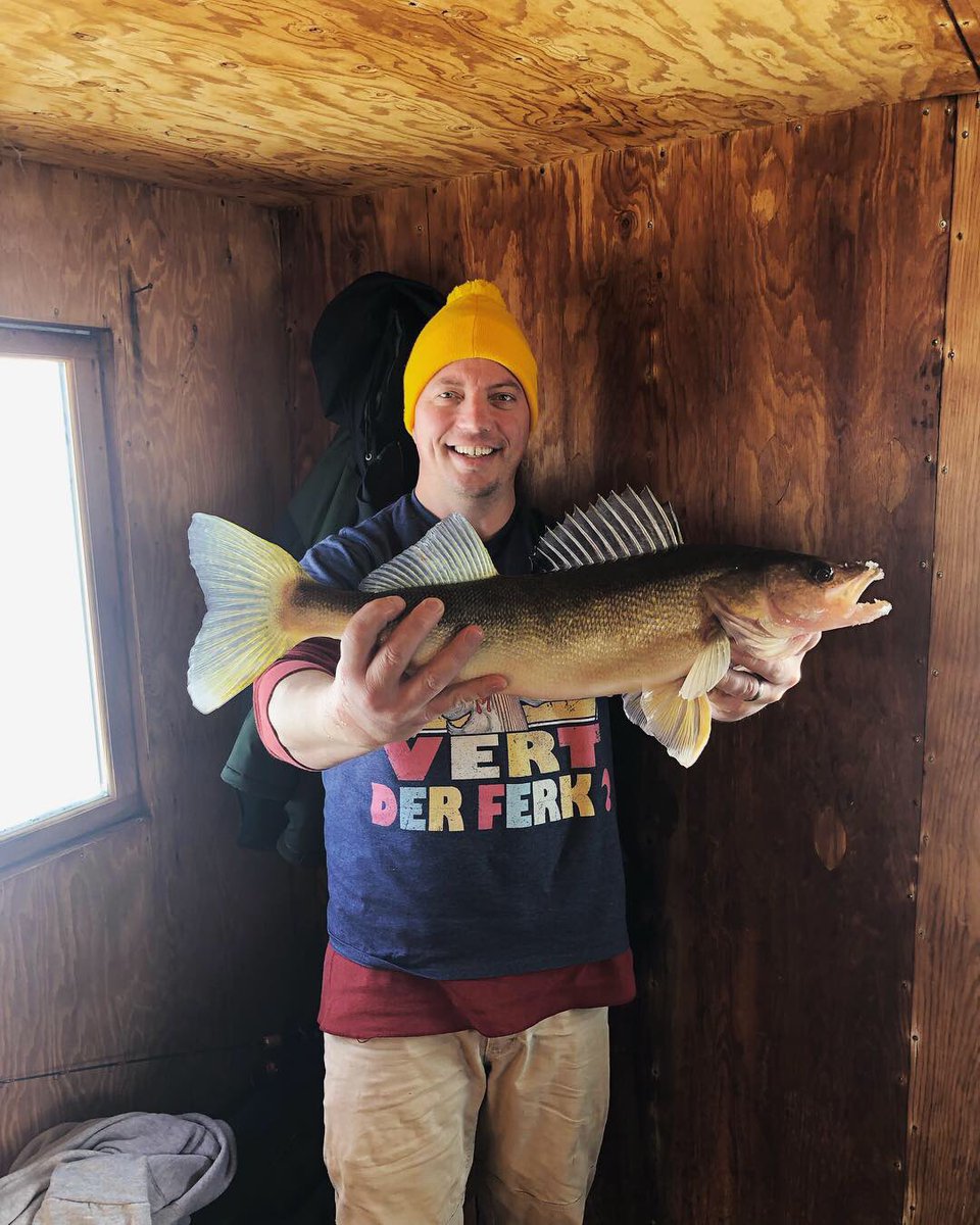 RobLundquist's tweet photo. It was a successful fishing trip filled with big fish and big laughs. (I may or may not have posed with the 25 inch Walleye my cousin caught...I caught the fish in the last picture tho!) #BoysWeekend #LakeOfTheWoods #VertDerFerk https://t.co/WuRytxpNDI