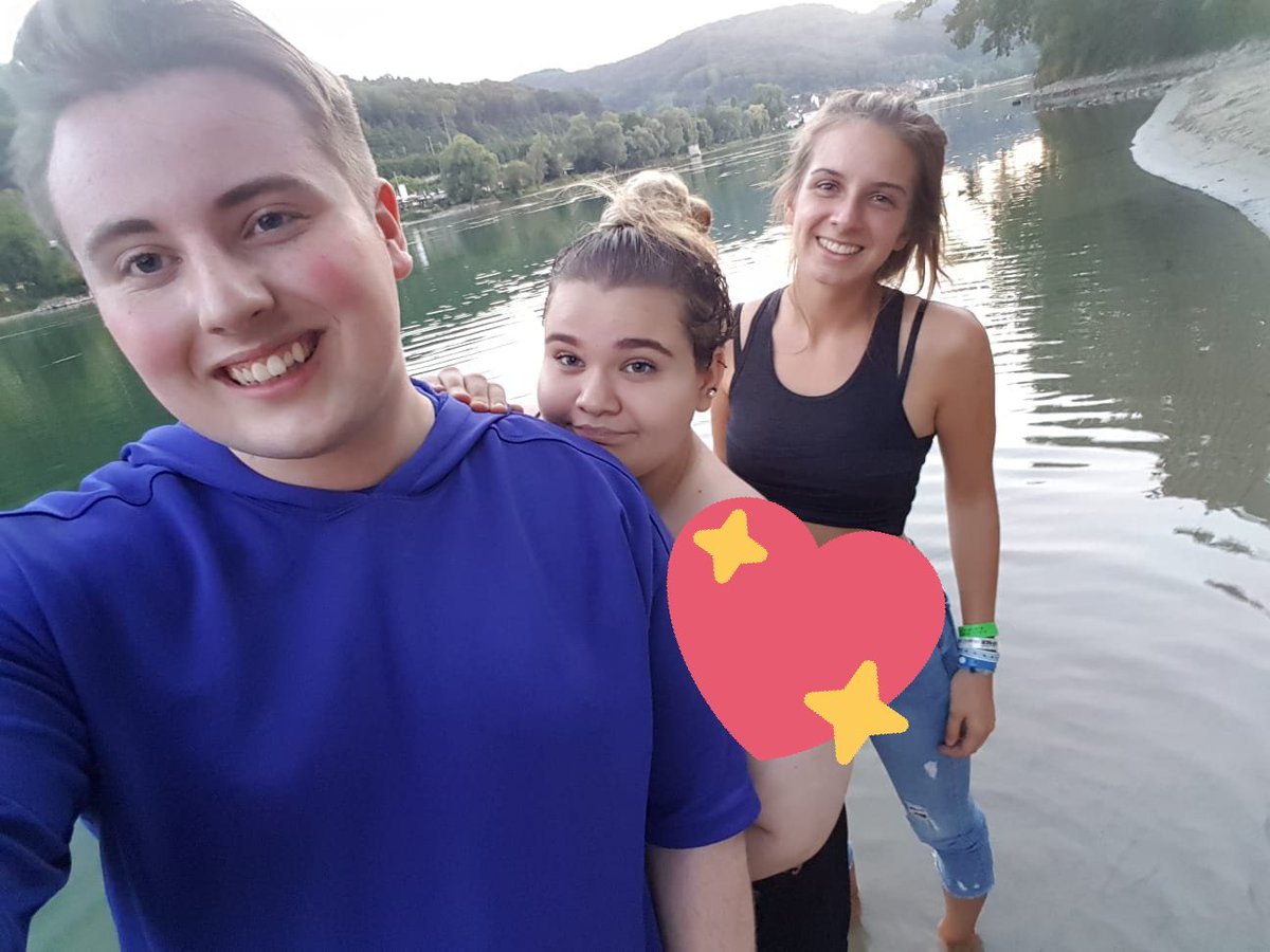 Was würde ich nur ohne euch tun? ❤️
Ich liebe euch. Und danke bisher für alles.
#Family #Internetfriends #3Years